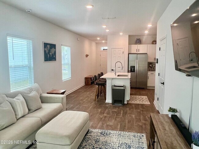 Building Photo - 656 Celtic dr