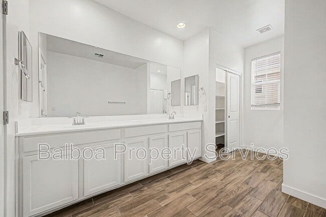 Building Photo - 5532 S Dillon Cir
