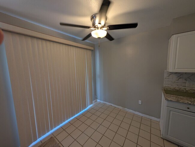 Building Photo - Updated Ground Floor 2/1 **Water/Sewer Included**