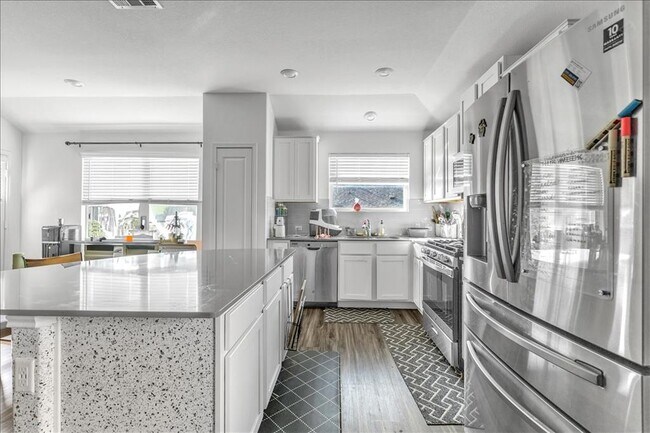 Building Photo - 6013 Amalea Ln