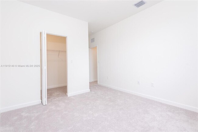 Building Photo - 2636 SE 8th Ct