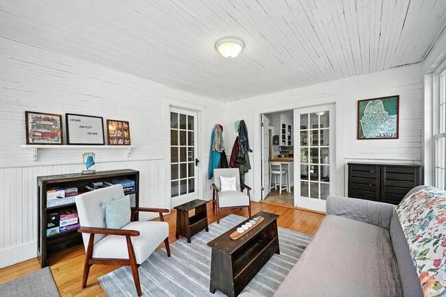 Building Photo - 14 Maple St