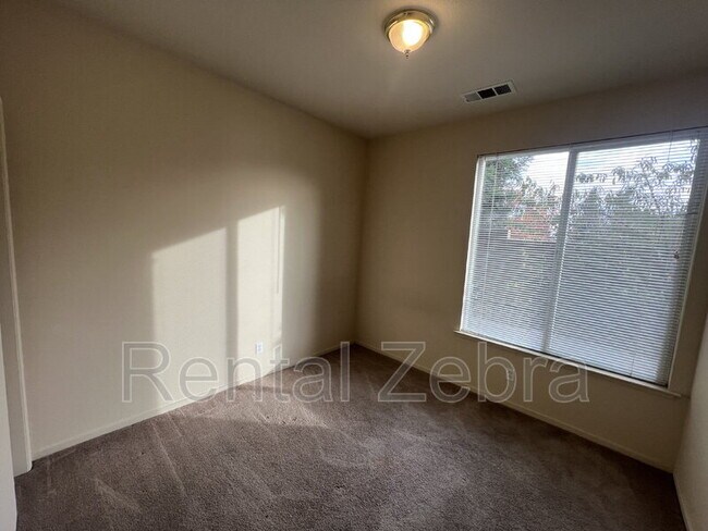 Building Photo - 1732 Presidio Ct