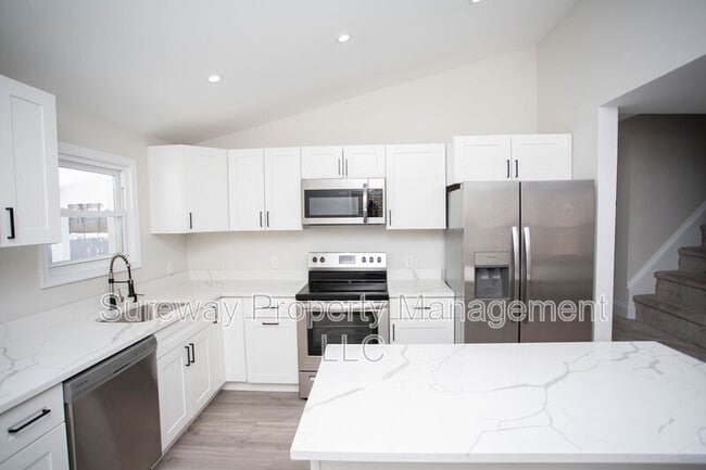 Building Photo - 200 Chestnut St