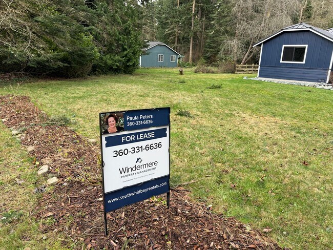 Building Photo - Lovely Single Level Rambler with Custom Finishes and Pet Friendly!