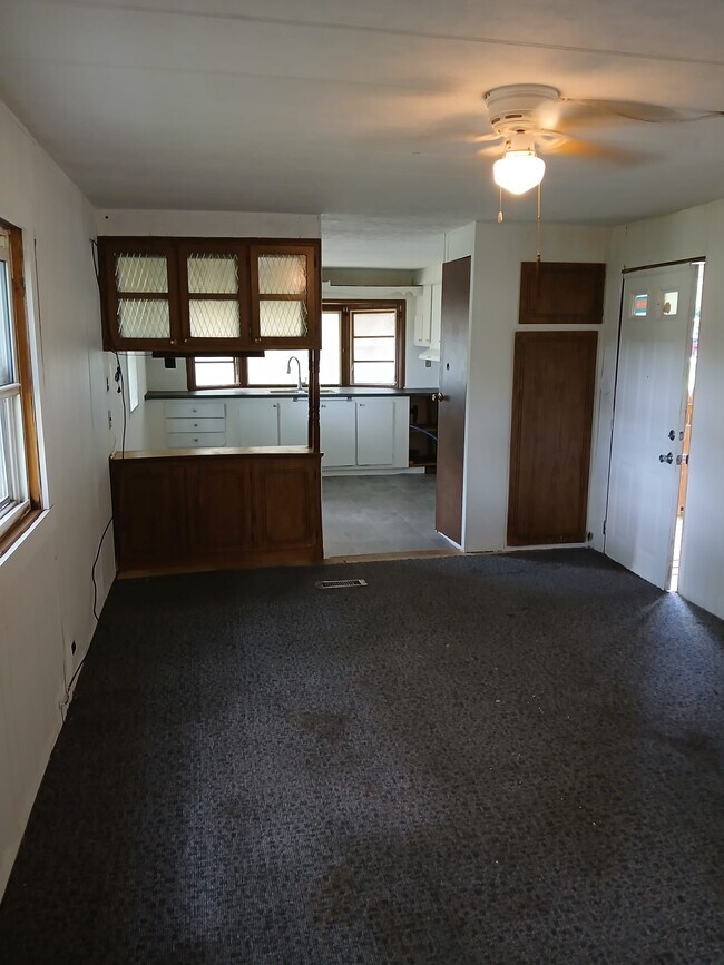 Building Photo - 19 Grand Cir