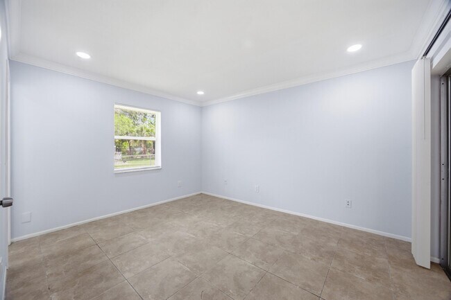 Building Photo - 226 SW Reynolds Ave