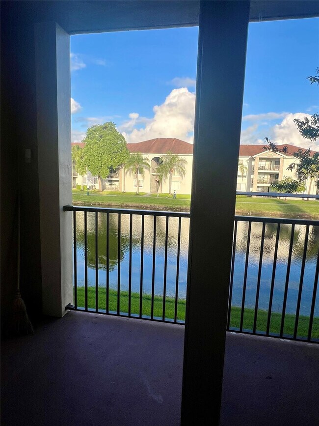 Building Photo - 8060 N Nob Hill Rd