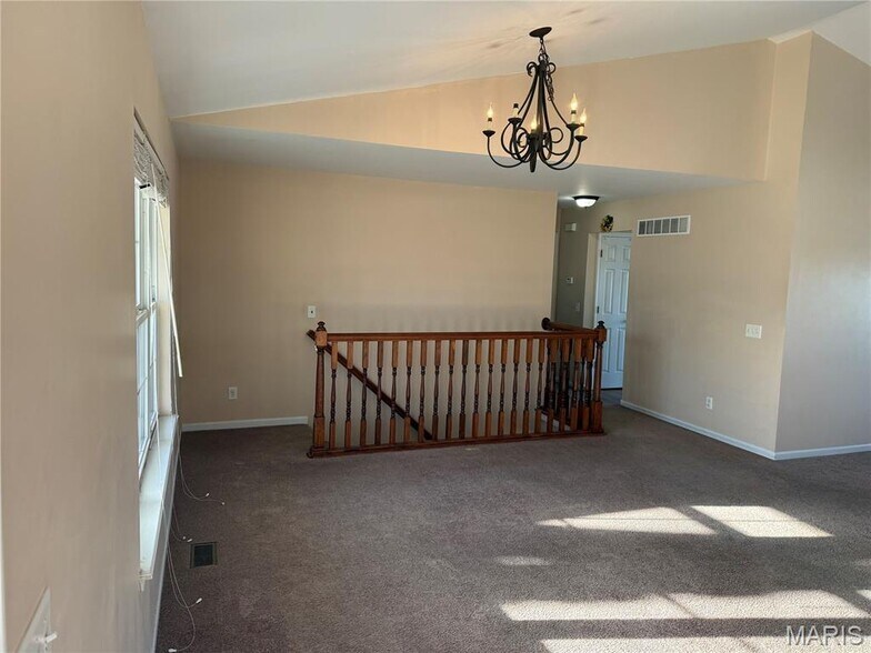 Building Photo - 733 Pecan Hill Dr