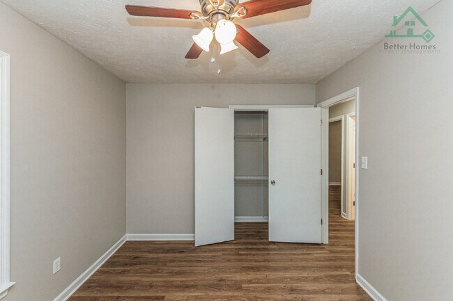 Building Photo - Recently updated 3 bedroom home with a fenced backyard!