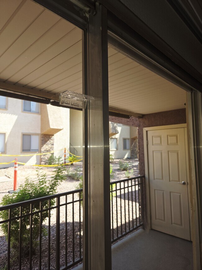 Building Photo - 5260 River Glen Dr