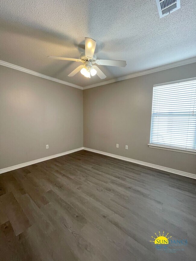 Building Photo - Charming 3 Bedrooms Home in Shalimar!