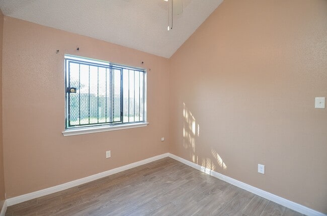 Building Photo - 11866 Greenloch Ln