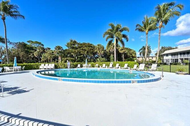 Building Photo - Charming 2-Bed, 2-Bath Condo with Lanai – ...