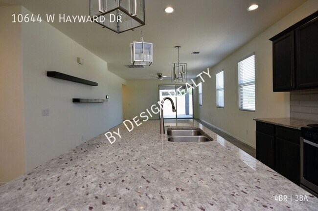 Building Photo - Like-New 4BR/3BA Corner Lot Home in Gladde...