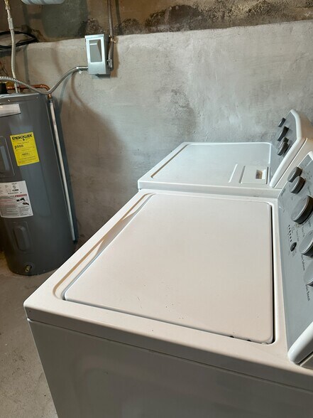 Washer & Dryer - 509 N Institute St