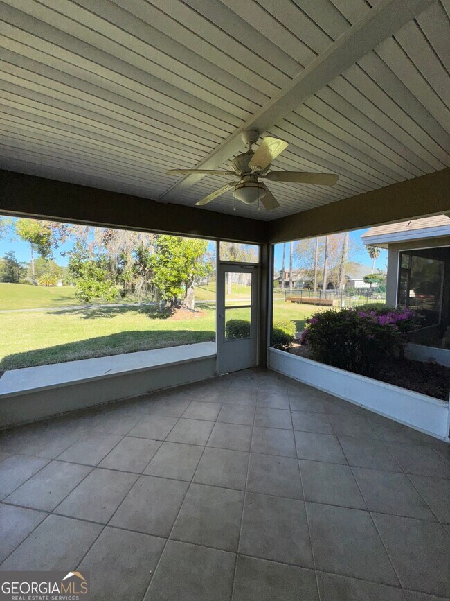 Building Photo - 102 Miller Dr