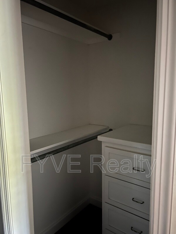 Building Photo - 7914 Gleason Dr