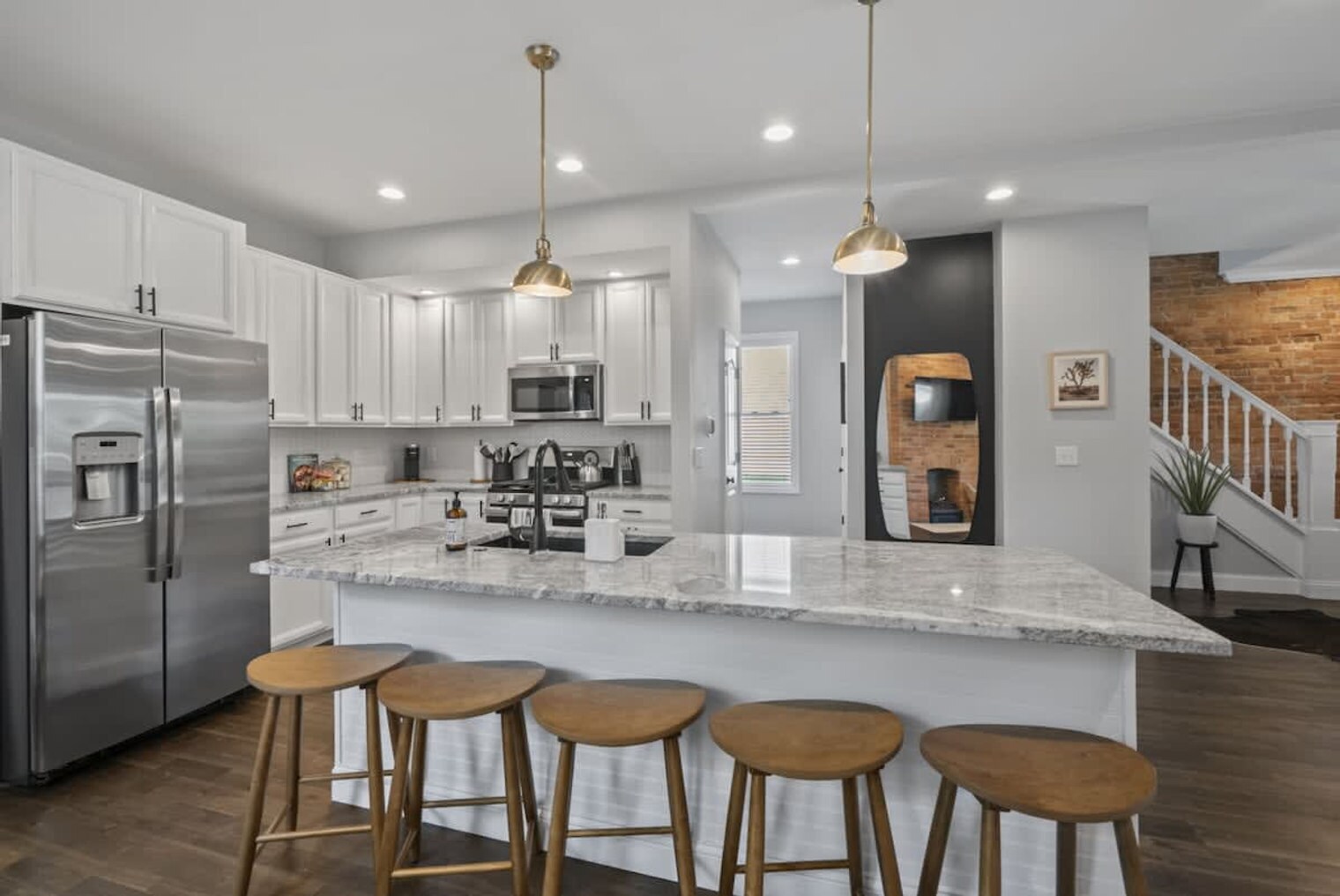 Building Photo - 530 Hanford St