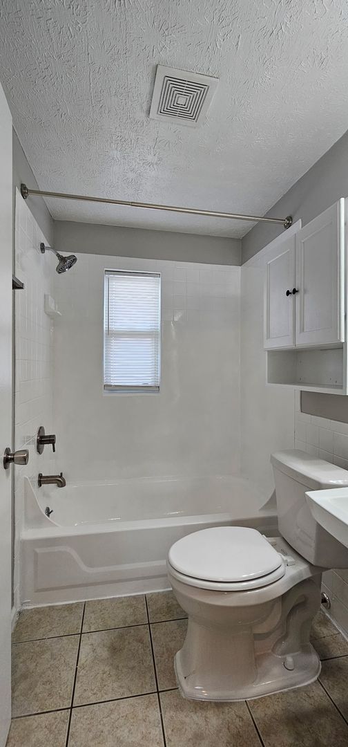 Building Photo - Cozy 2 bed 1 bath  townhouse with attached...