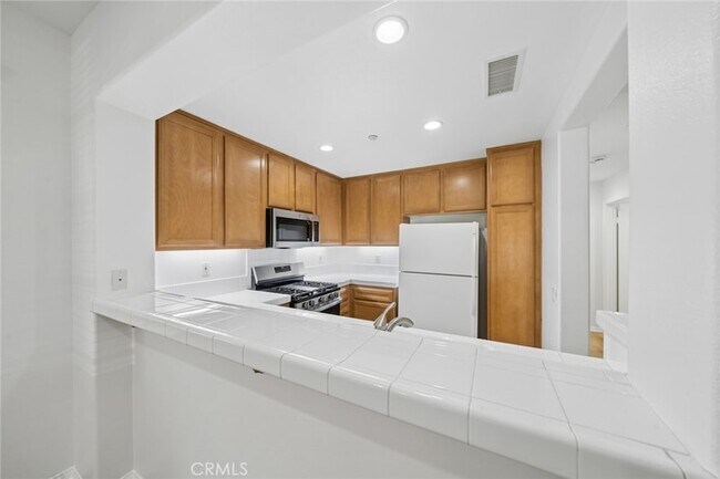 Building Photo - 215 Dewdrop