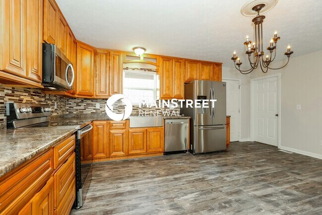 Building Photo - 5 Bedroom Pet-Friendly Home in Knoxville, TN with Main Street Renewal