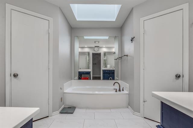 Building Photo - 2513 Willowdale Dr