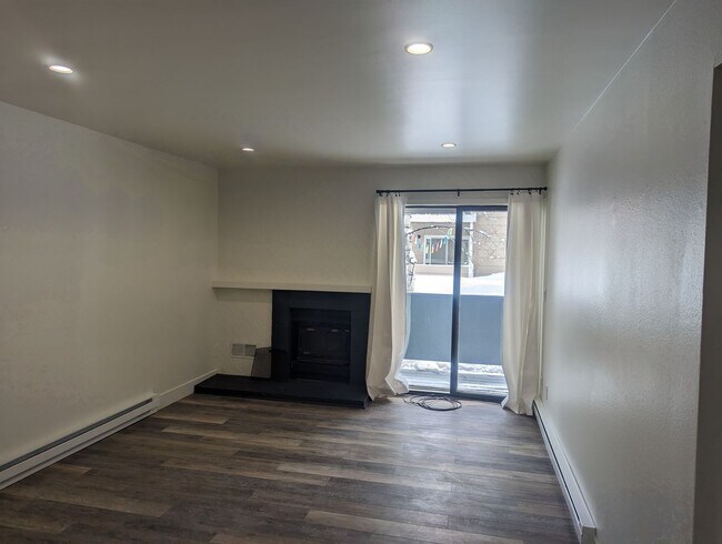 Building Photo - Bright & Inviting 1BDR Ground Level Condo