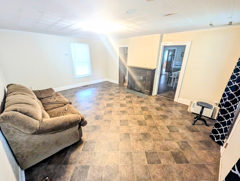 Living Room 1 - 6 Green St