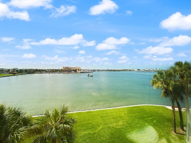 Building Photo - 4775 Cove Cir