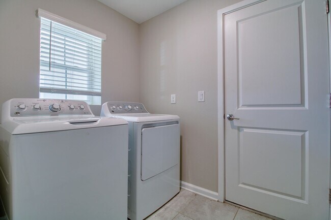 Building Photo - 2873 Black Birch Dr