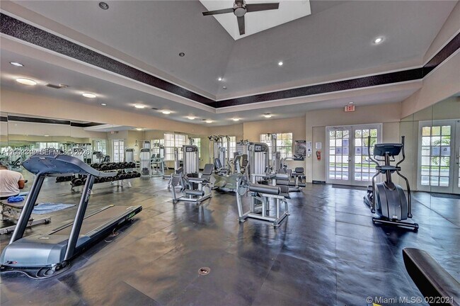 Building Photo - 2851 N Oakland Forest Dr