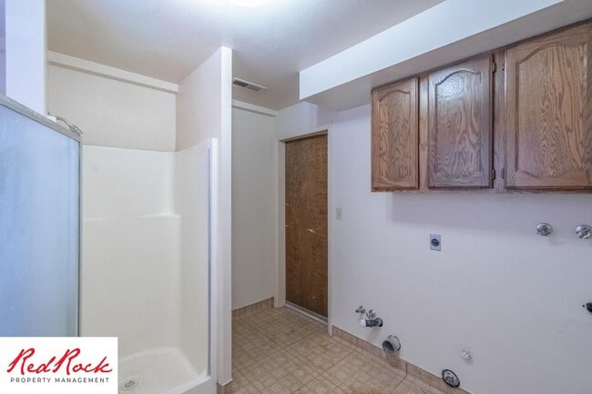 Building Photo - 3 Bedroom Home with Red Rock Views and Community Pool