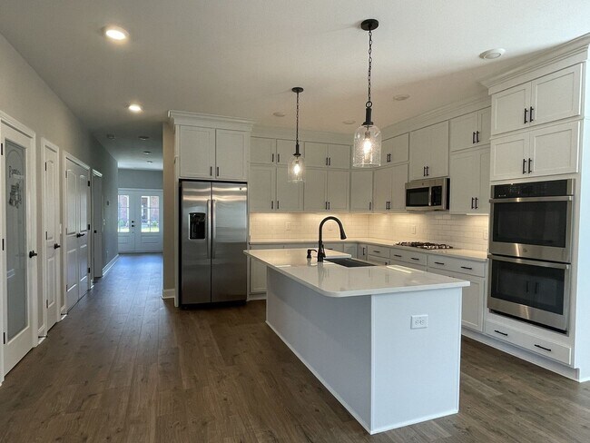 Building Photo - 456 Pond Apple Rd