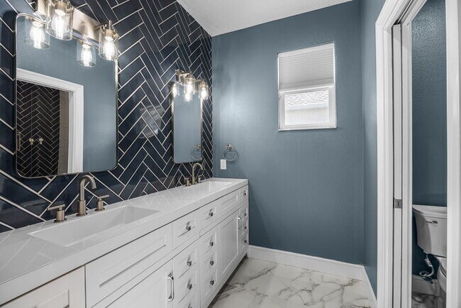 Building Photo - Fully Remodeled 5/4 Art Deco-Inspired Home...