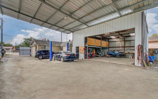 Building Photo - 2125 Aldine Bender Rd