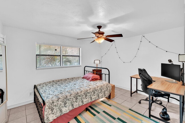 Building Photo - 1826 N Dixie Hwy