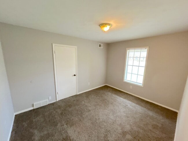 Building Photo - 4235 Camelot Ave