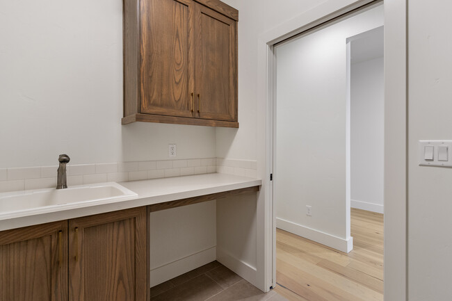 Building Photo - 4646 S Selatir Way