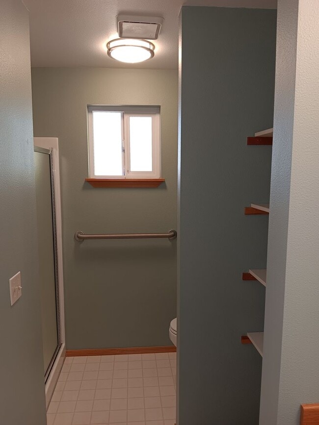 Building Photo - Charming Single-Level Home in Bend’s Mountain View Area