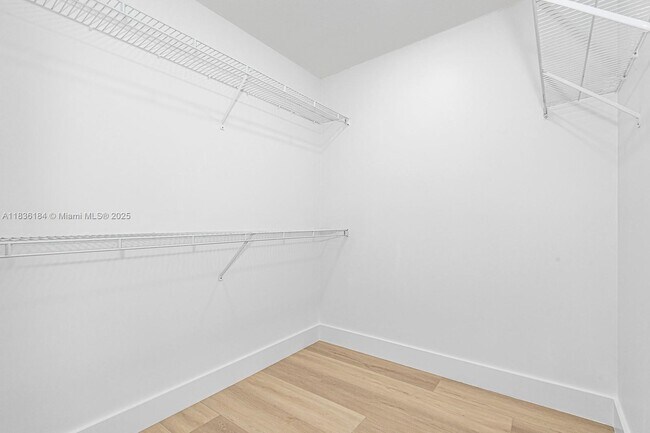 Building Photo - 15510 Gauntlet Hall Manor