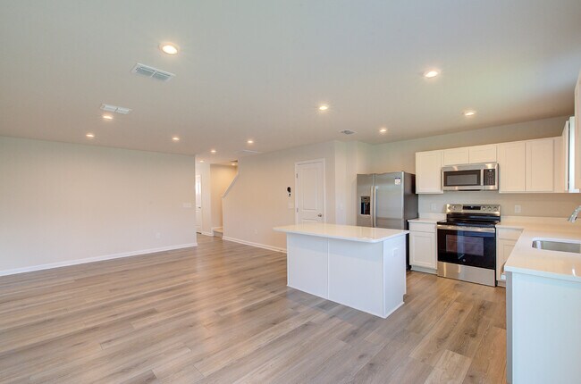 Building Photo - 411 Mancini Dr