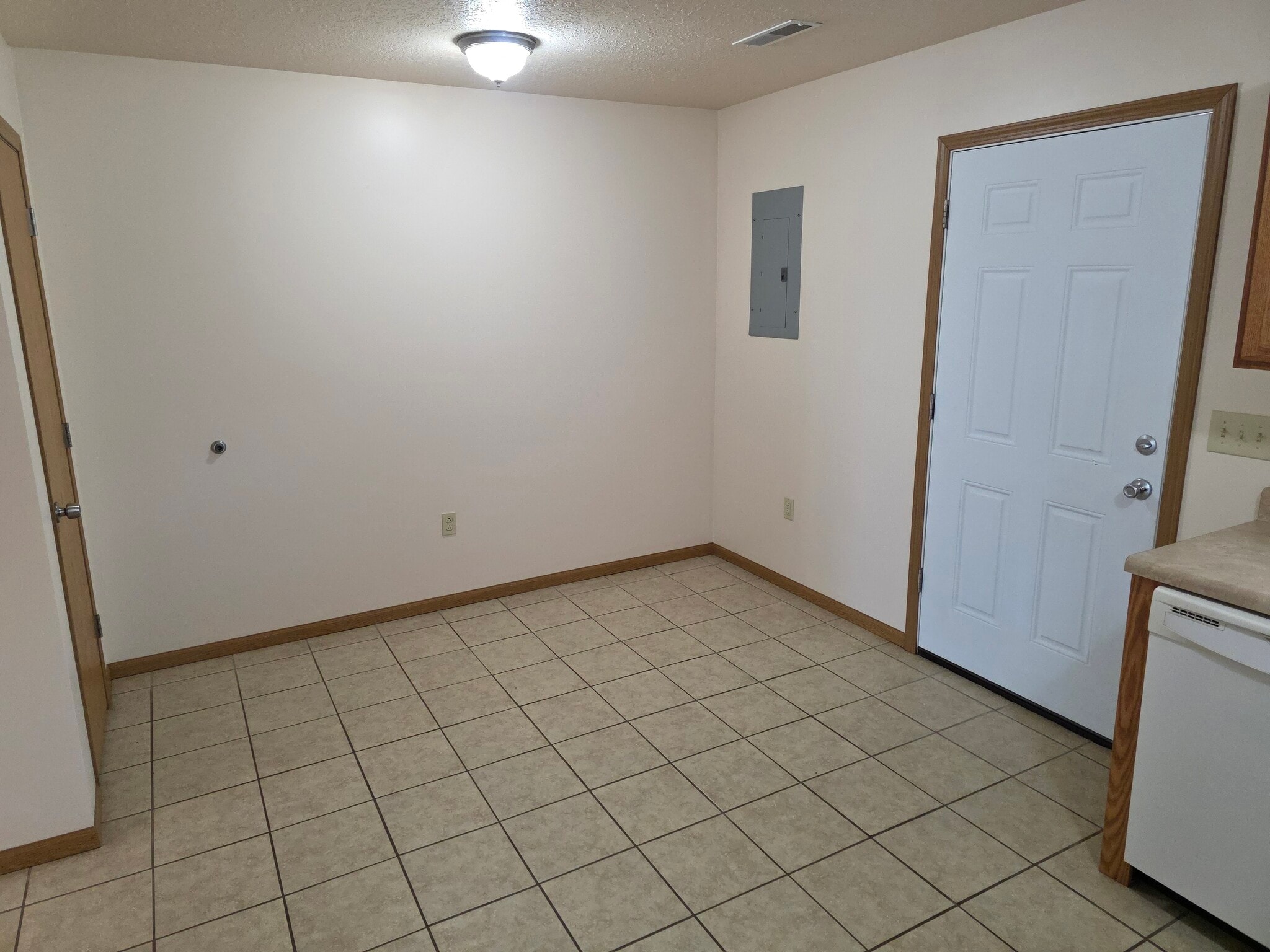 Building Photo - 1003 S Riggen St