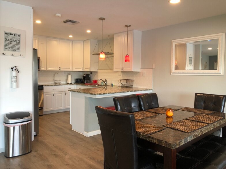 Building Photo - 1391 Riverfront Dr