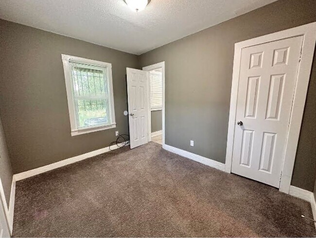 Building Photo - AVAILABLE NOW! HALF OFF 2ND MOTH RENT! 2 B...