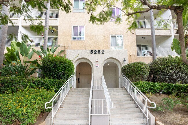Building Photo - Fully Renovated 2-Bedroom Condo - Everything is NEW!
