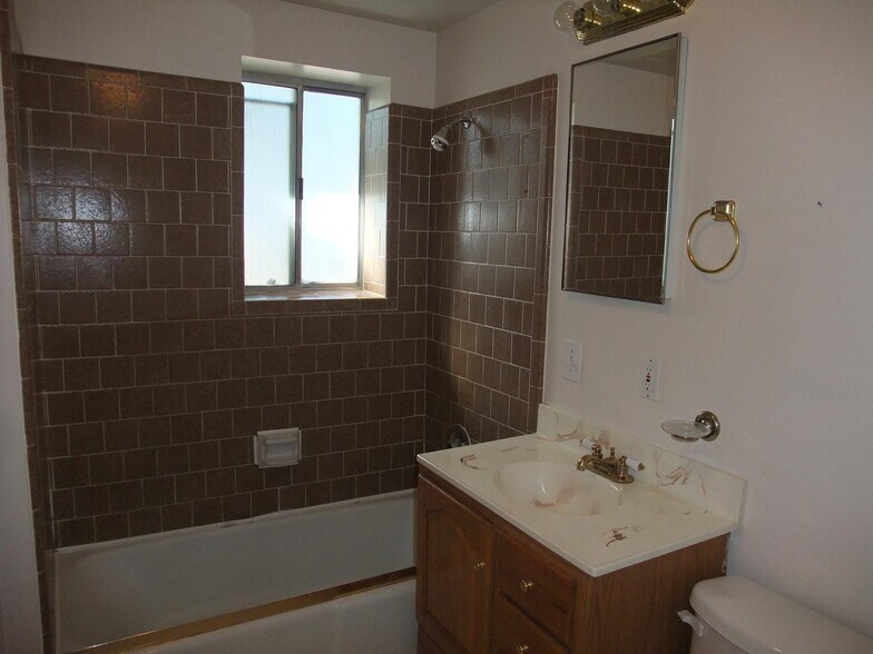 Building Photo - 104 W 5050 S