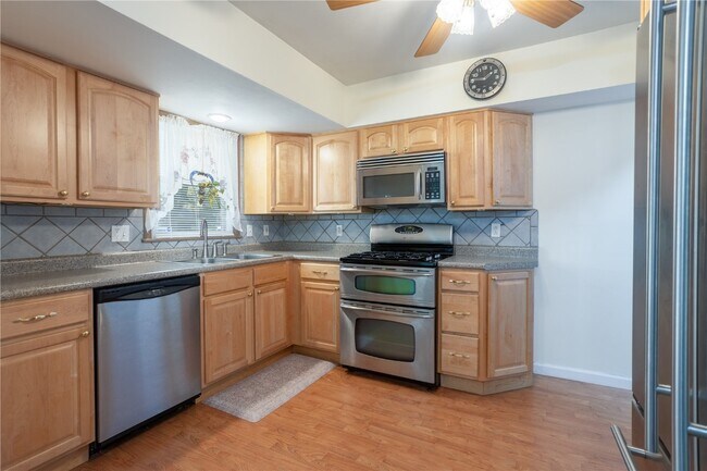 Building Photo - 4464 Mohegan Dr