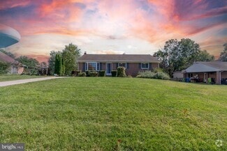Building Photo - 1525 Southview Rd