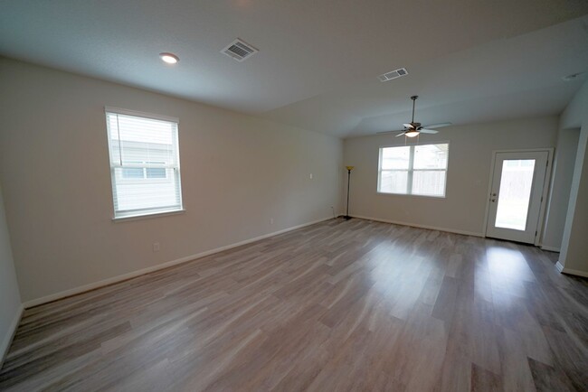 Building Photo - Gorgeous Like-New Home in Asher Place (Sai...